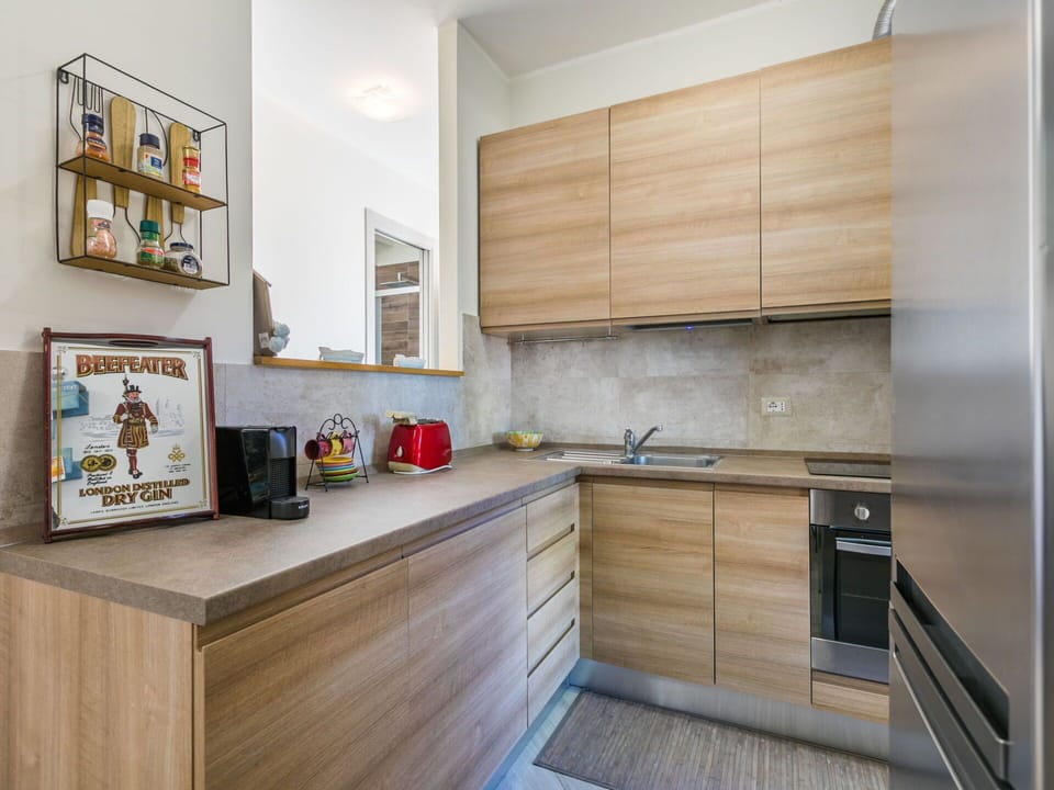 Building, Daytime, Property, Sky, Water, Plant, Window, Swimming Pool, Tree, Urban Design