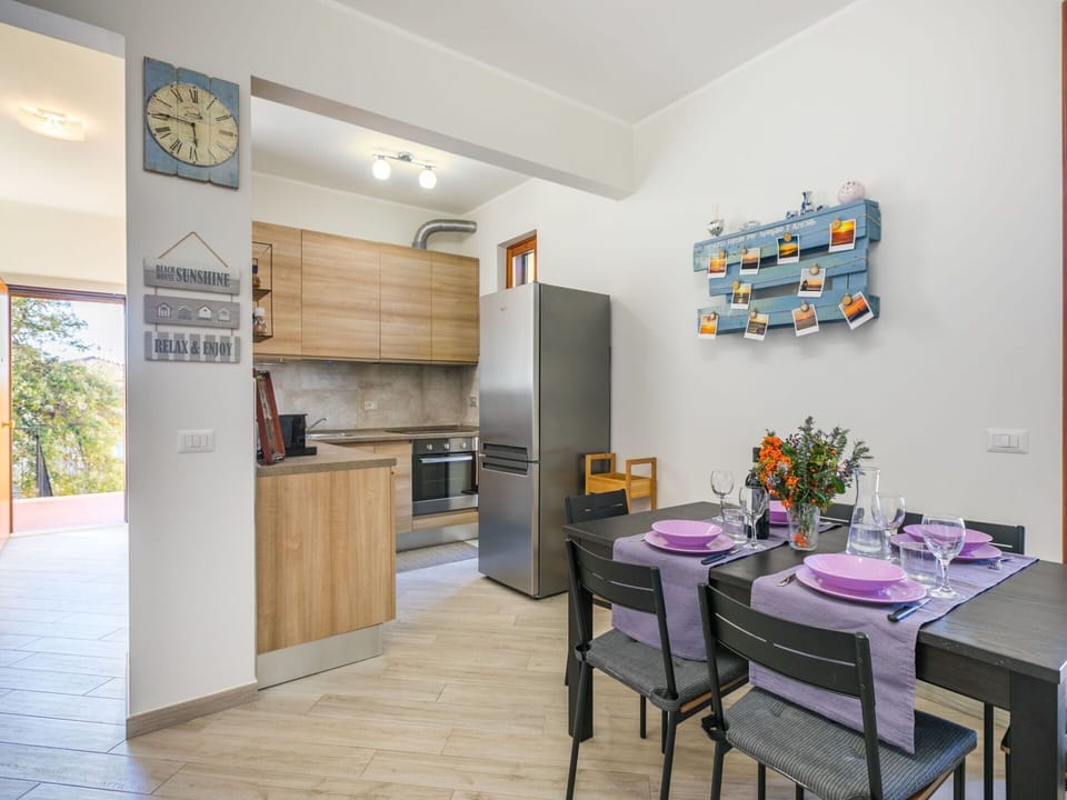 Building, Daytime, Property, Sky, Water, Plant, Window, Swimming Pool, Tree, Urban Design