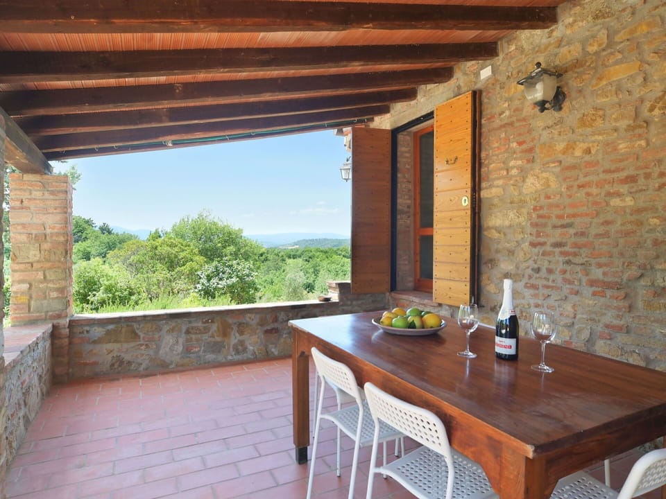 Table, Property, Furniture, Plant, Tableware, Sky, Building, Wood, Interior Design, Cottage