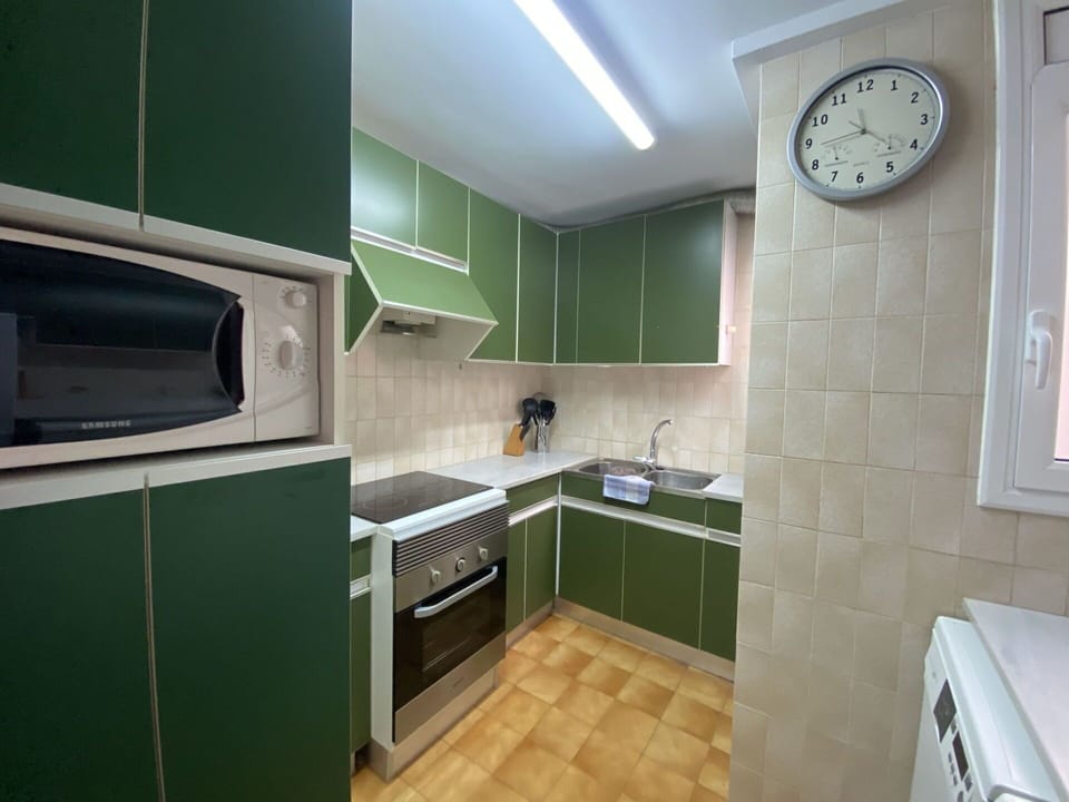 Kitchen Sink, Cabinetry, Tap, Property, Sink, Countertop, Plumbing Fixture, Window, Kitchen, Kitchen Stove