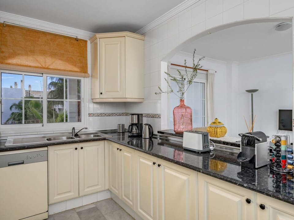 Countertop, Cabinetry, Kitchen Sink, Tap, Property, Sink, Kitchen, Interior Design, Wood, Kitchen Stove