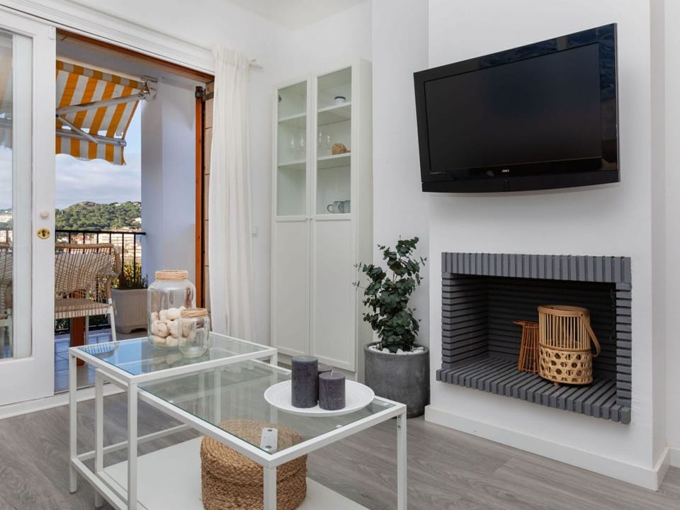 Property, Table, Wood, Interior Design, Window, Plant, Living Room, Flooring, Floor, Wall