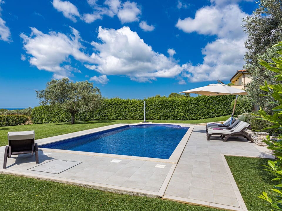 Cloud, Water, Plant, Sky, Swimming Pool, Azure, Outdoor Furniture, Tree, Rectangle, Shade