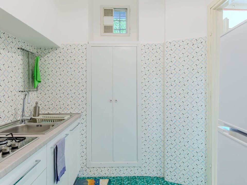 Property, Cabinetry, Kitchen Sink, Sink, Green, Countertop, Azure, Building, Blue