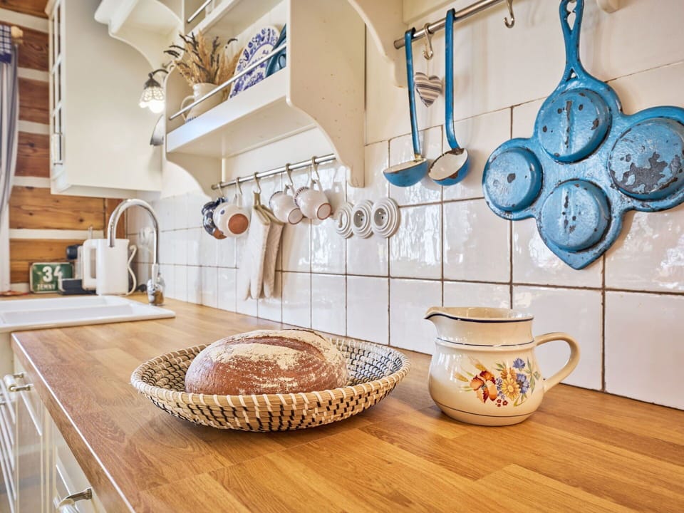 Table, Tableware, Property, Furniture, Dishware, Wood, Interior Design, Cabinetry, Serveware, Building