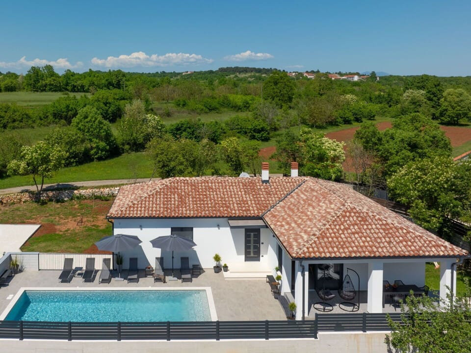 Sky, Property, Plant, Window, Building, Cloud, House, Tree, Land Lot, Swimming Pool