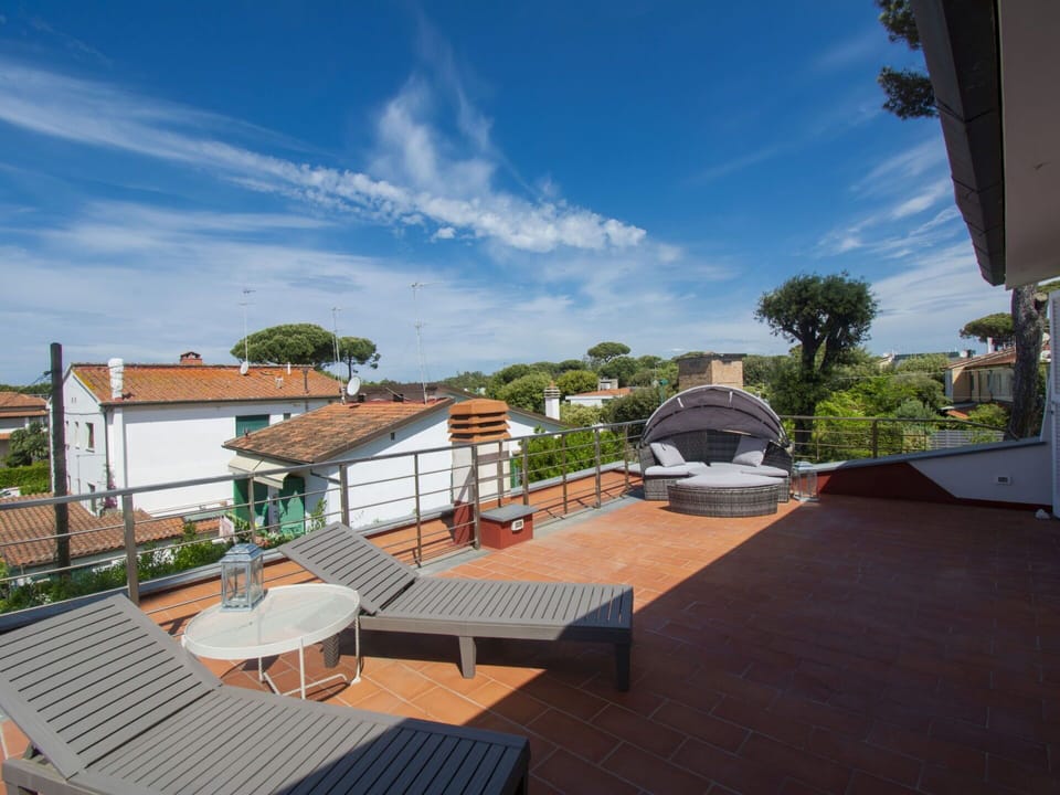 Cloud, Sky, Building, House, Shade, Tree, Flowerpot, Outdoor Furniture, Urban Design, Leisure