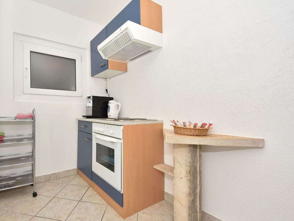 Furniture, Cabinetry, Wood, Interior Design, Kitchen, Floor, Material Property, Flooring, Building, Hardwood