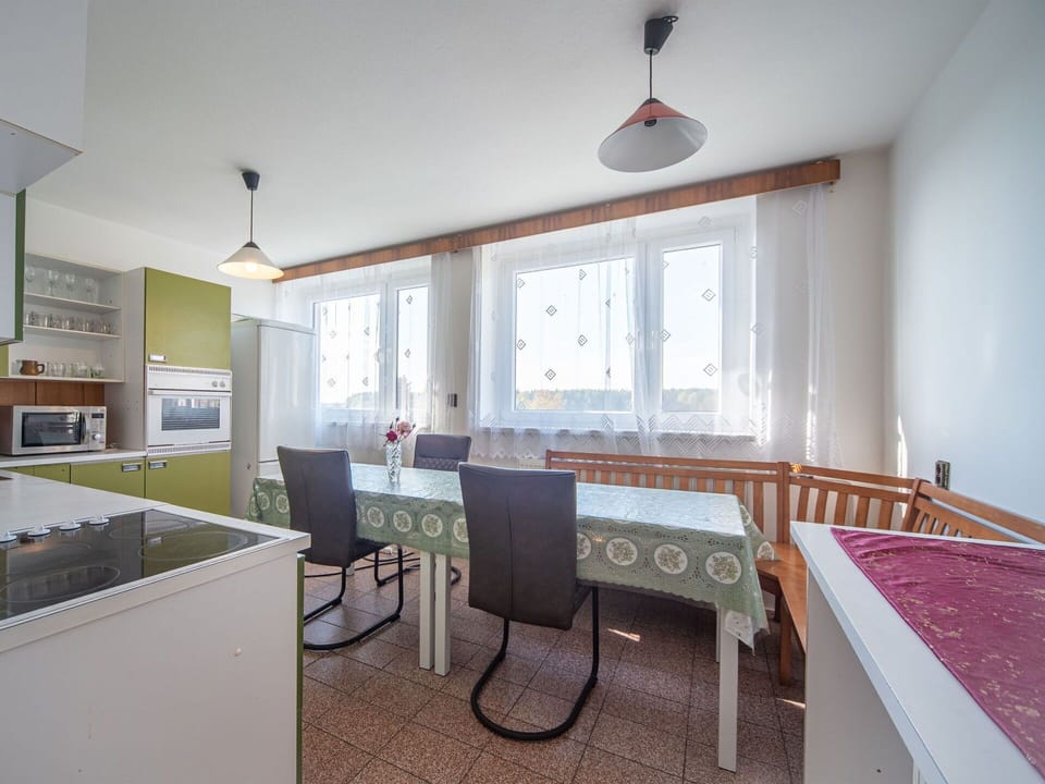 Table, Property, Furniture, Window, Chair, Cabinetry, Interior Design, Lighting, Wood
