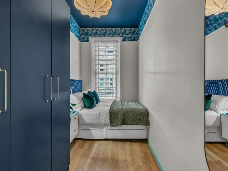Apartment, Estate, Yard, Lawn, Landscaping, Balcony, Villa