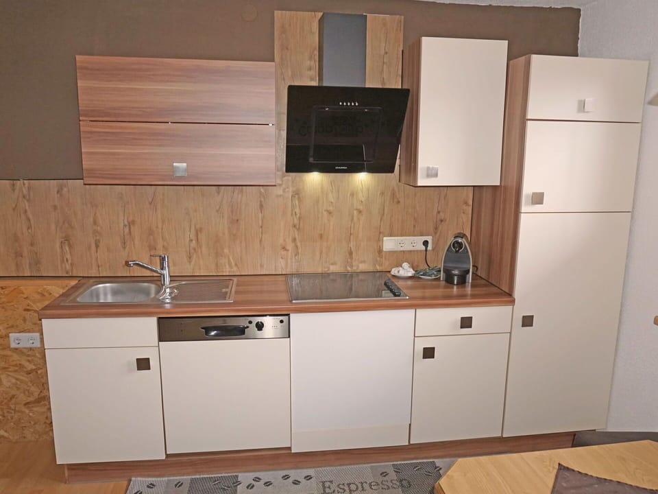 Cabinetry, Countertop, Kitchen Sink, Property, Building, Furniture, Sink, Tap, Kitchen Appliance, Kitchen