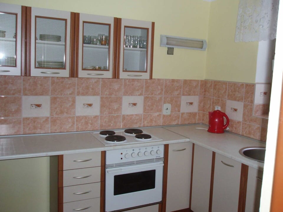 Cabinetry, Property, Kitchen, Wood, Building, Countertop, Interior Design, Kitchen Appliance, Kitchen Stove, Floor