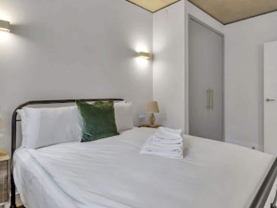 Furniture, Property, Building, Comfort, Interior Design, Lighting, Wood, Bed Frame, Floor