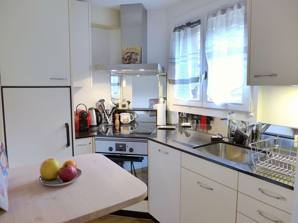 Cabinetry, Countertop, Kitchen Sink, Sink, Property, Tap, Window, Kitchen, Kitchen Stove, Interior Design