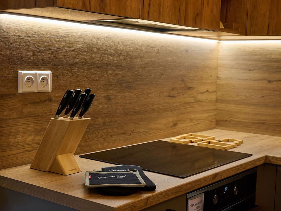 Light, Wood, Interior Design, Building, Floor, Wall, Hardwood, Table, Flooring, Wood Stain