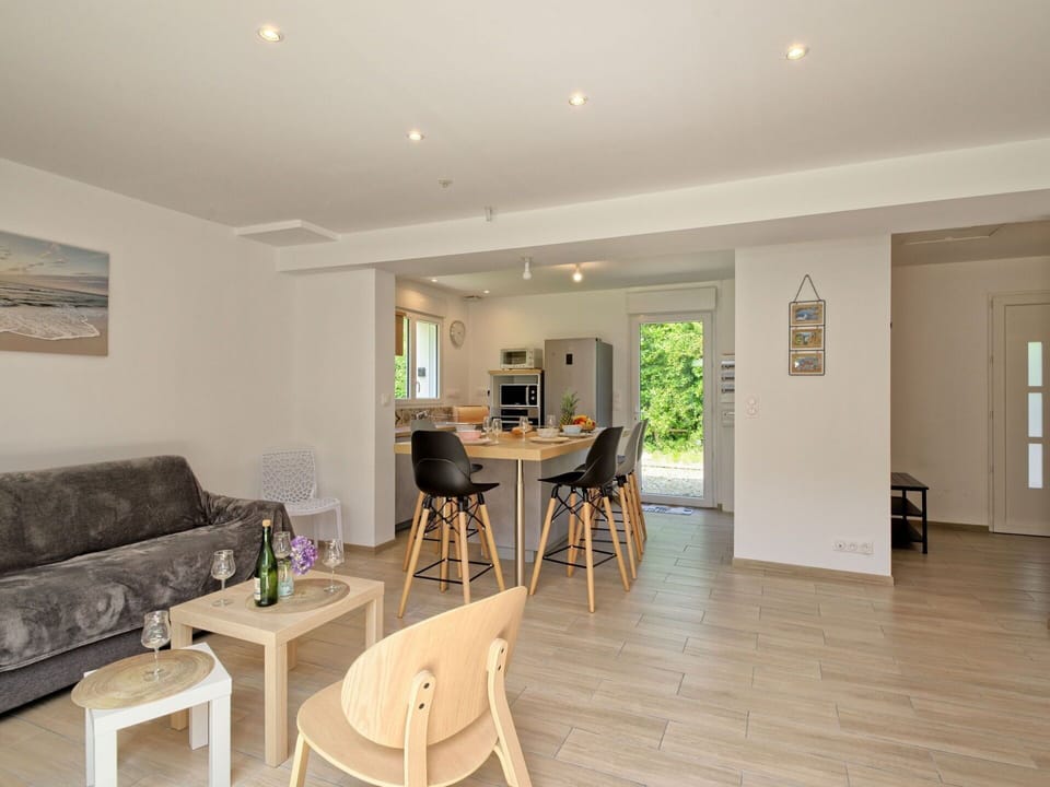 Table, Furniture, Property, Couch, Wood, Interior Design, Lighting, Living Room, Flooring, Floor