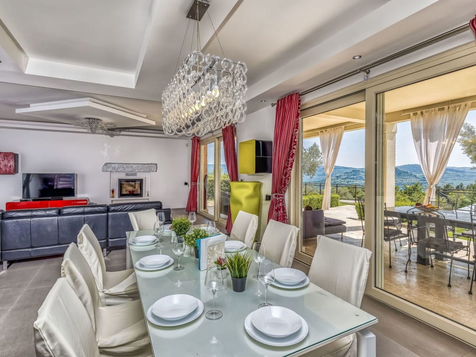 Table, Furniture, Property, Plant, Chair, Building, Tableware, Lighting, Interior Design, Decoration