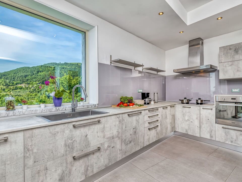 Cabinetry, Countertop, Property, Plant, Building, Tap, Window, Houseplant, Kitchen Stove, Wood