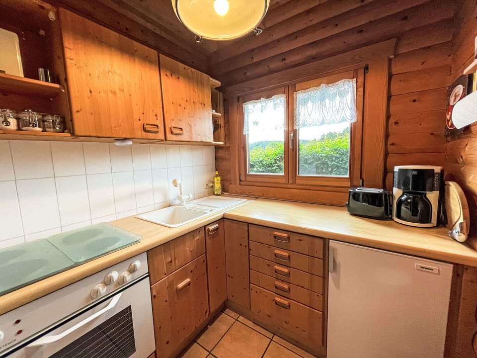 Cabinetry, Countertop, Property, Furniture, Window, Kitchen Appliance, Drawer, Wood, Kitchen, Lighting