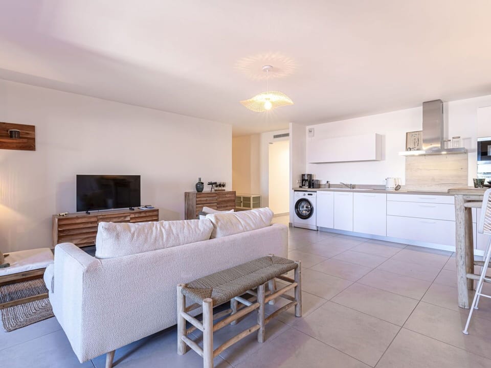 Furniture, Property, Couch, Picture Frame, Interior Design, Wood, Table, Living Room, Building, Comfort
