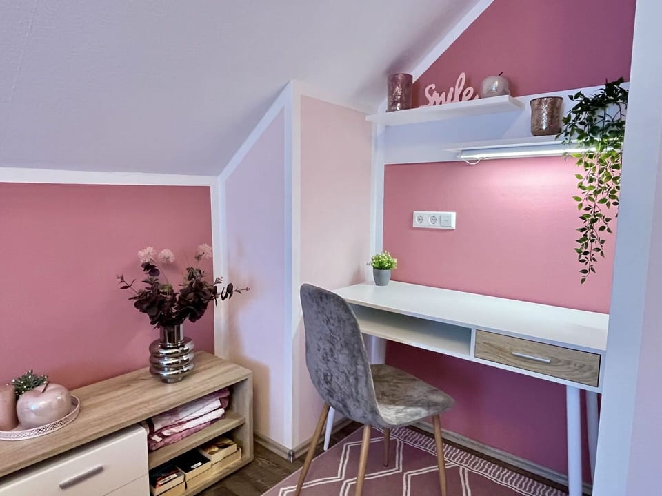 Furniture, Property, Plant, Purple, Wood, Houseplant, Interior Design, Shelving, Flowerpot, Living Room