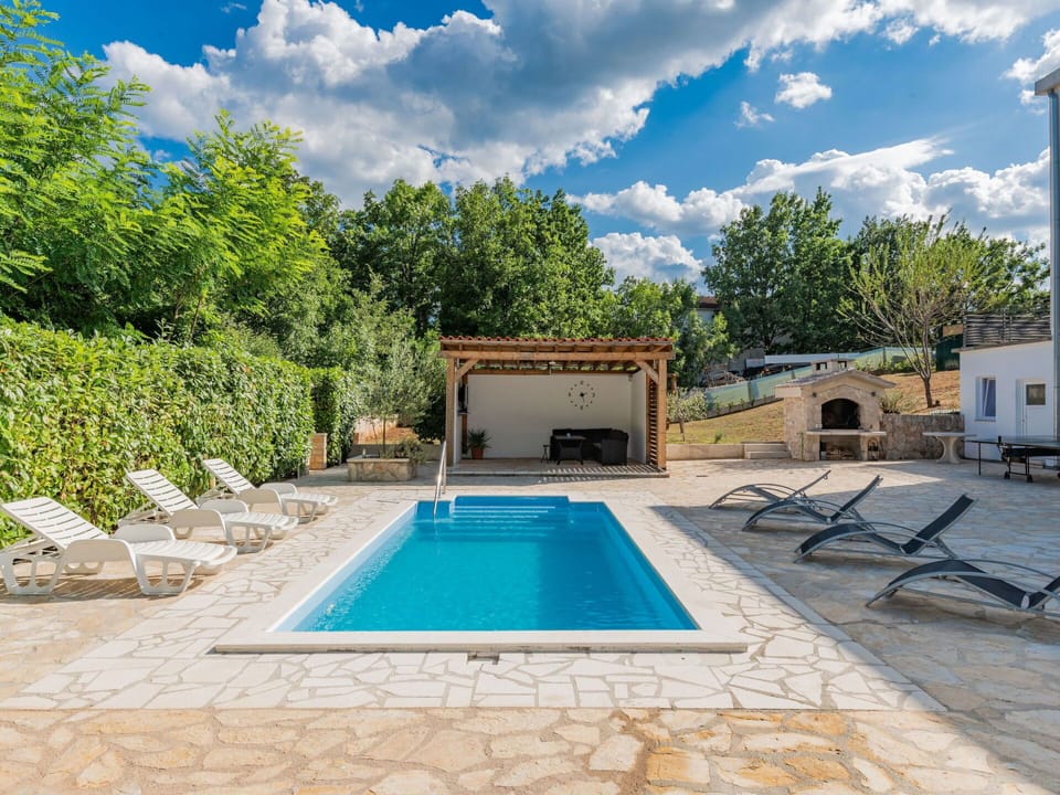 Cloud, Sky, Property, Plant, Azure, Water, Swimming Pool, Shade, Tree, Grass