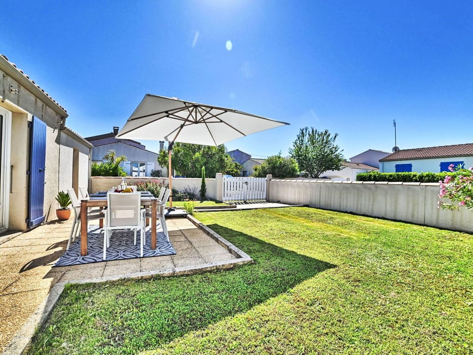 Sky, Plant, Building, Shade, Land Lot, Grass, Chair, Outdoor Furniture, Urban Design, Tree