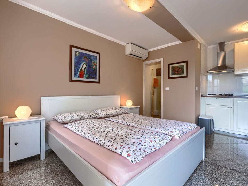 Furniture, Building, Comfort, Picture Frame, Wood, Lighting, Interior Design, House, Bed, Floor