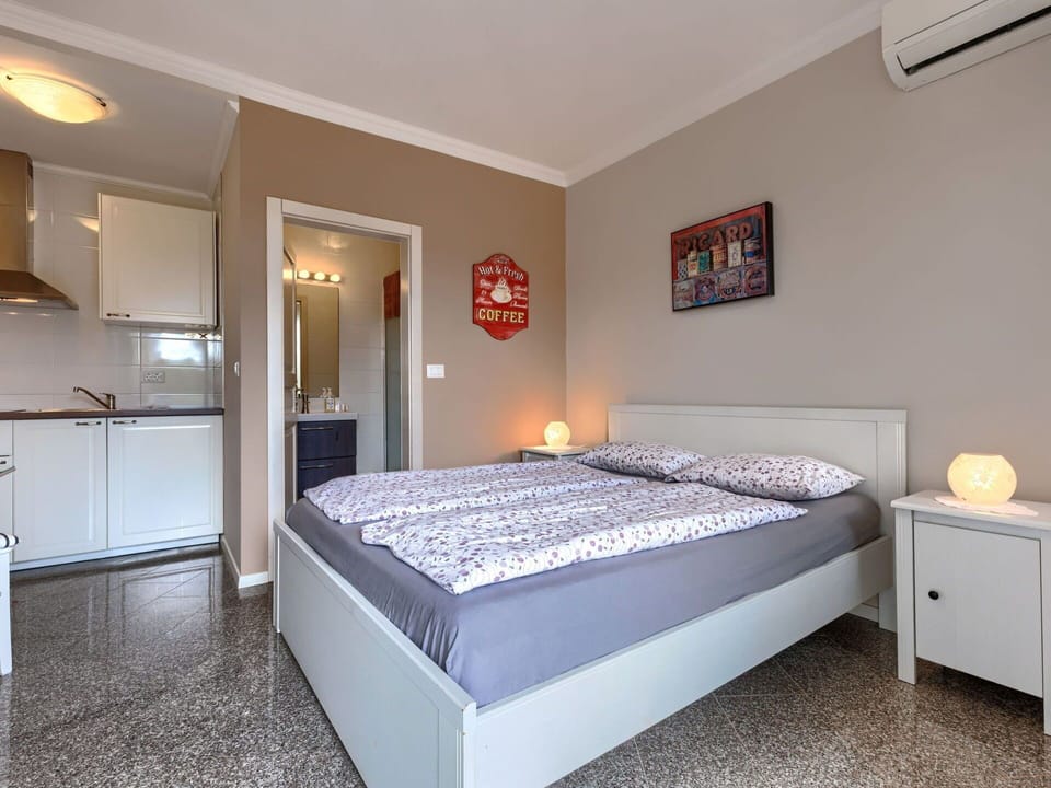 Furniture, Property, Picture Frame, Comfort, Wood, Cabinetry, Bed, Architecture, Interior Design, Bed Frame