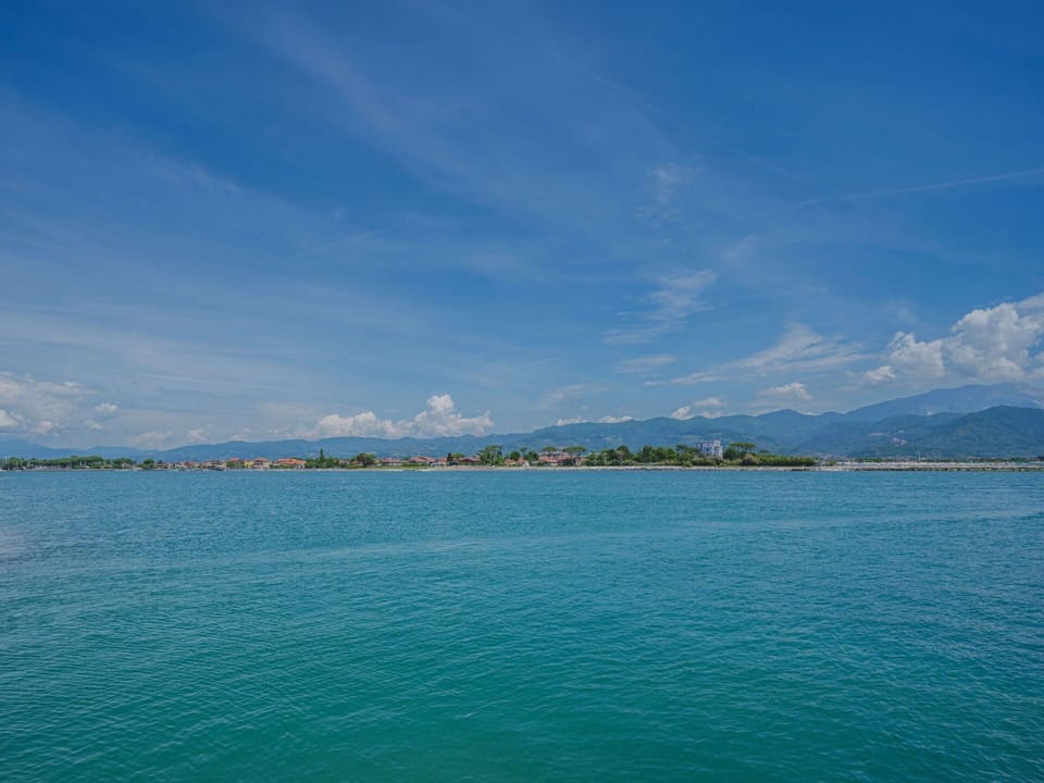 Water, Cloud, Sky, Lake, Coastal And Oceanic Landforms, Natural Landscape, Waterway, Horizon, Cumulus