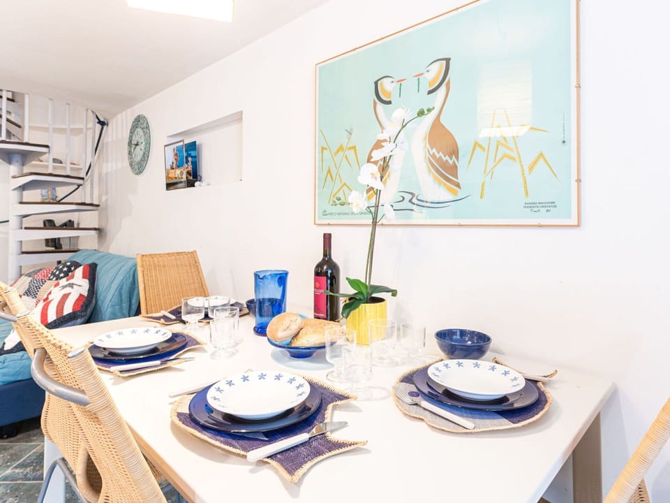 Daytime, Building, Sky, Azure, Window, Architecture, Table, Condominium, Wood, Shelving