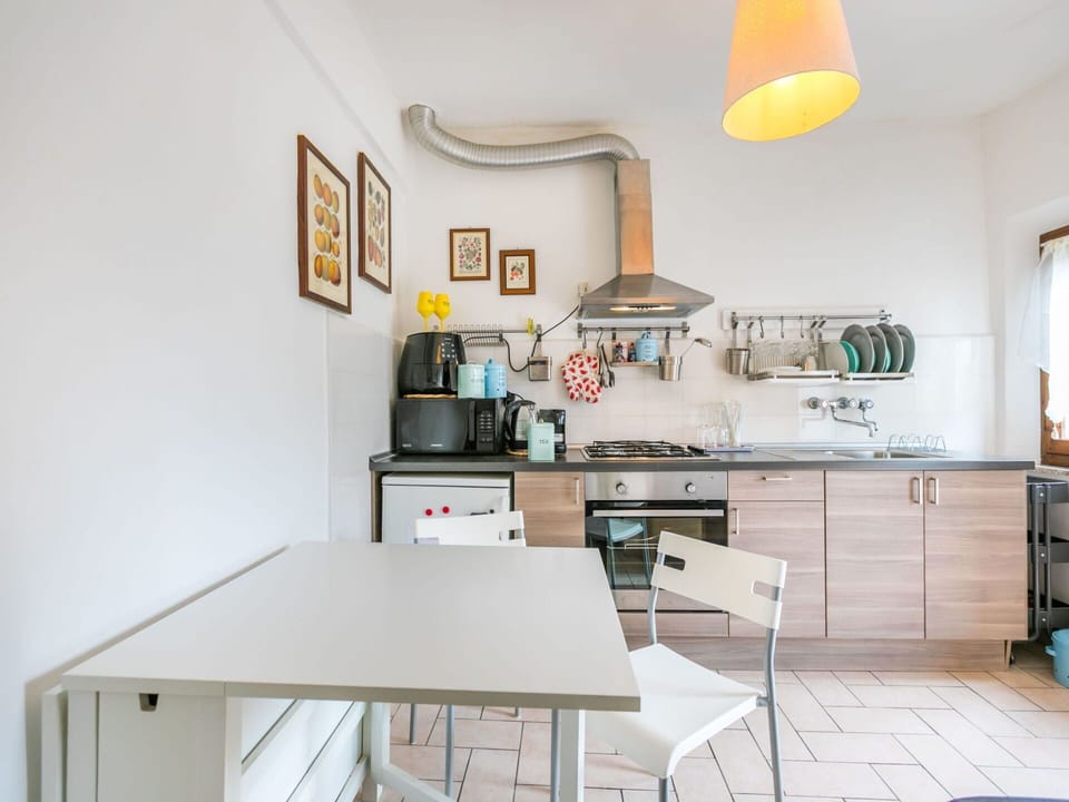 Table, Cabinetry, Building, Countertop, Wood, Interior Design, Shelving, Kitchen, Window, Flooring