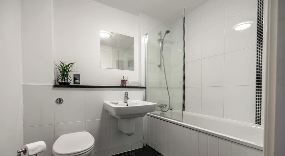 Bathroom at Valore Property Services Short Lets & Serviced Accommodation