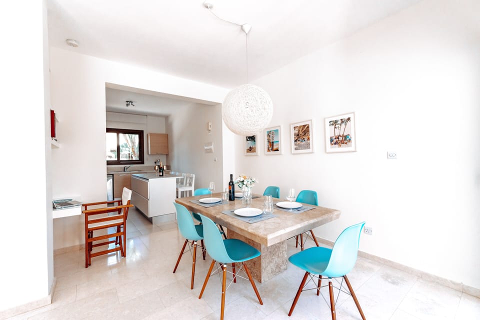 Dining Area (2)
