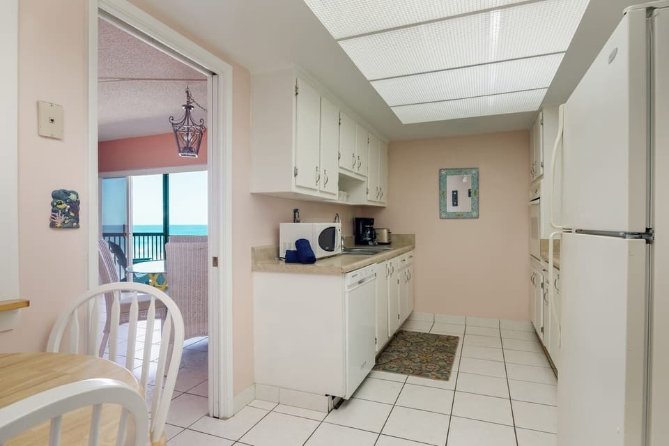 Fully equipped kitchen with all appliances