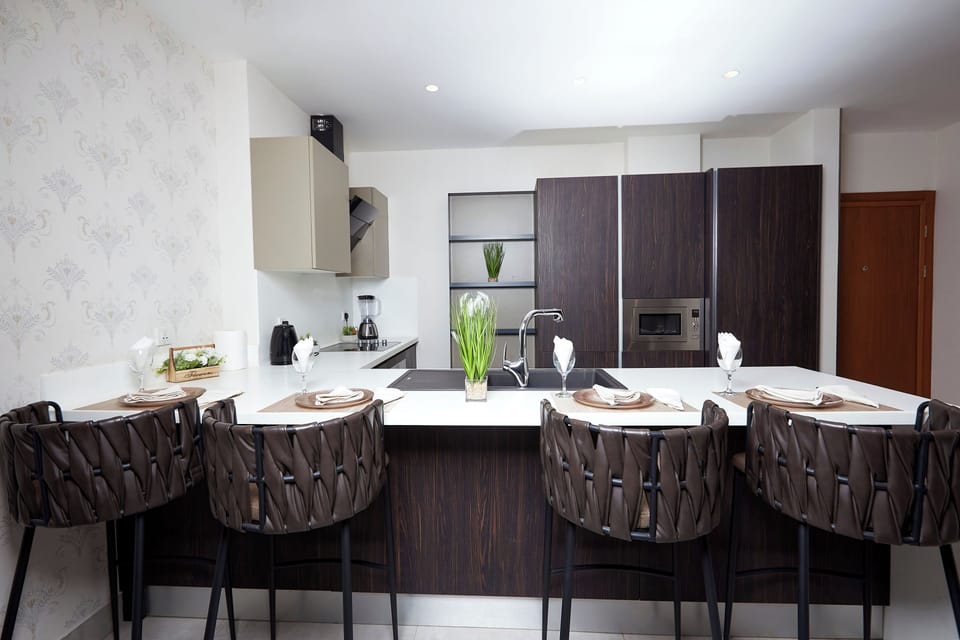 Kitchen / Dining Area