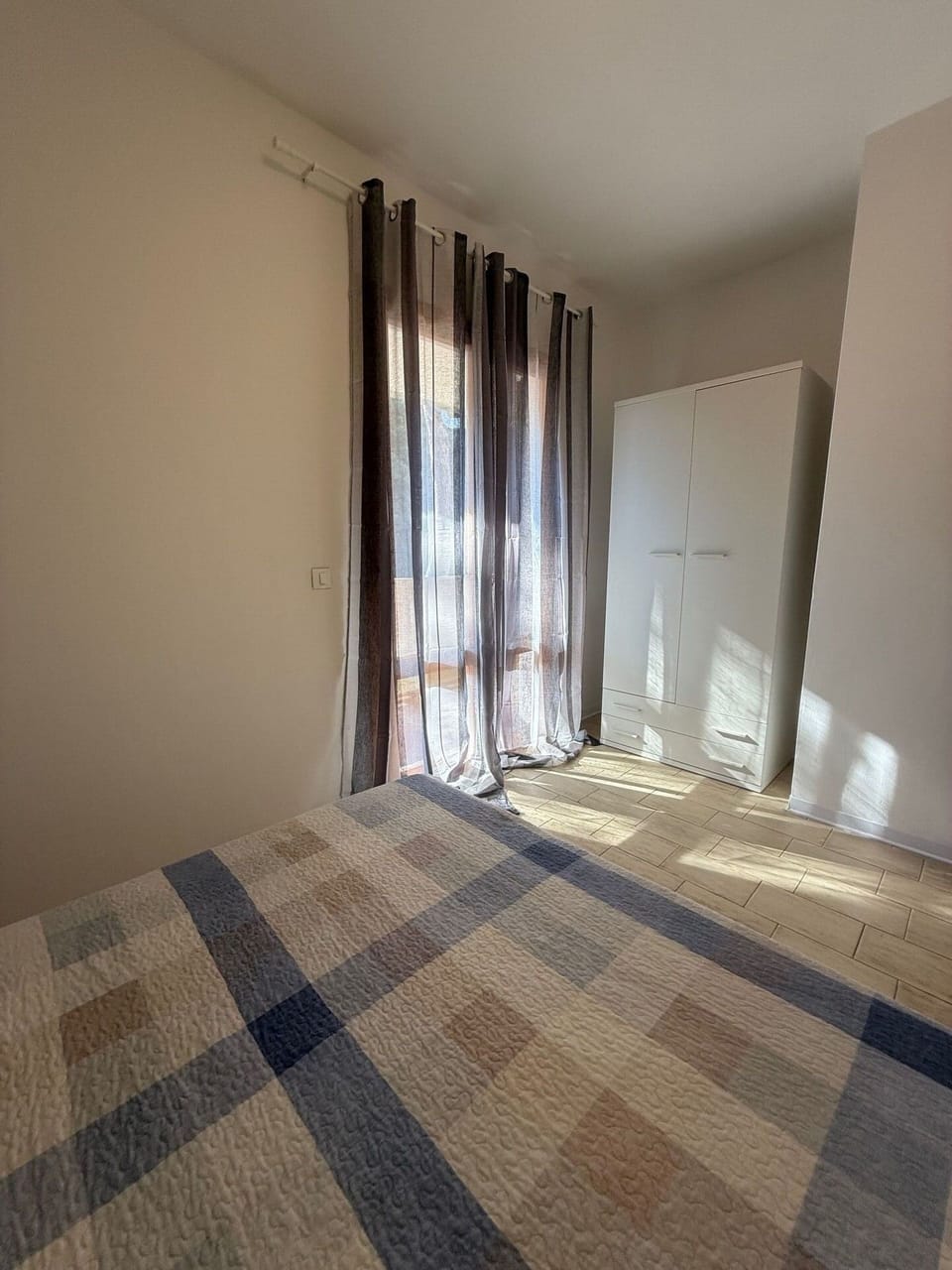 Flooring, Wood, Floor, Brown, Room, Apartment, Ceiling, Hardwood, Wood Stain, Linens