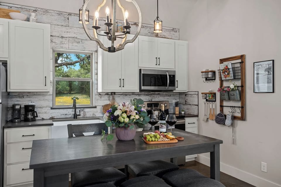 Full kitchen