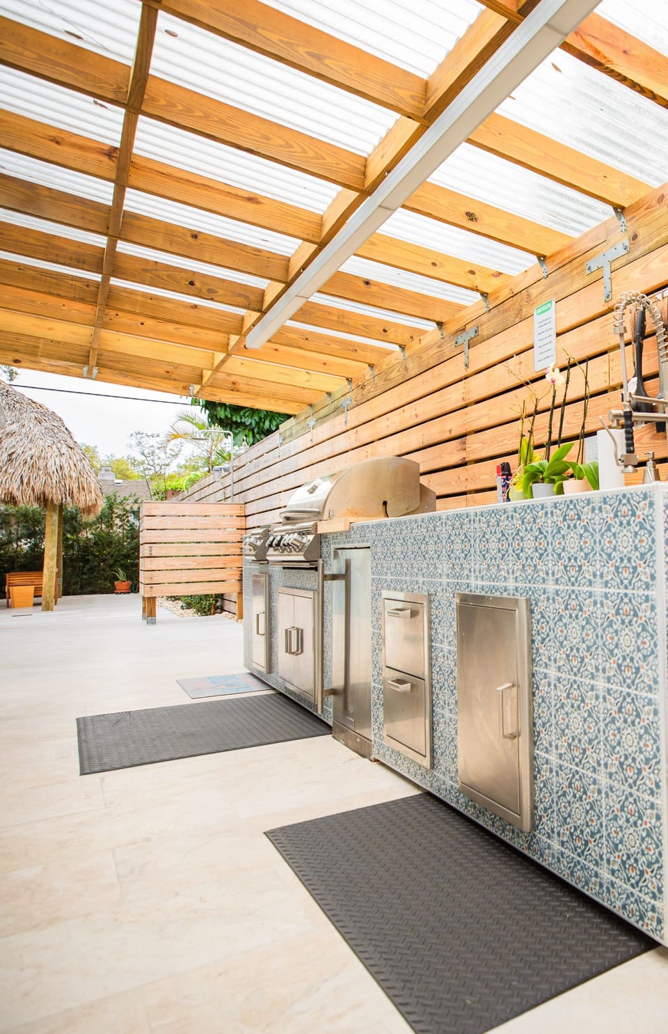 Fully equipped exterior covered Kitchen 