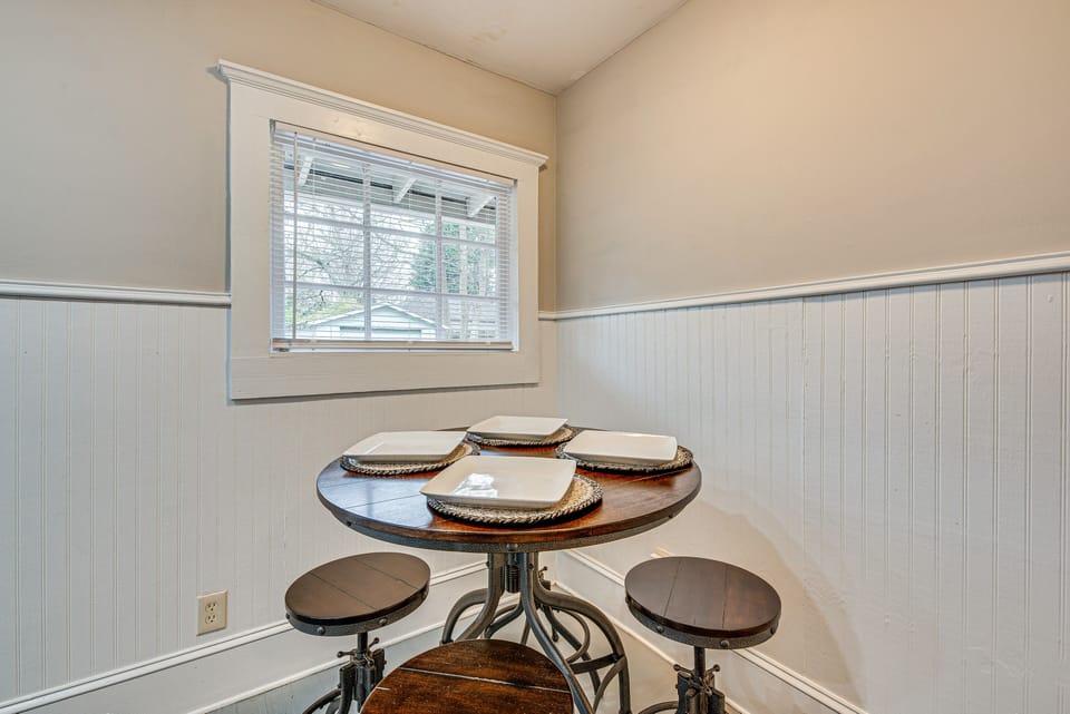 Dining Area | Dining Table | Dishware/Flatware