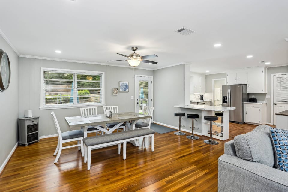 Dining table for 6 with bench seating