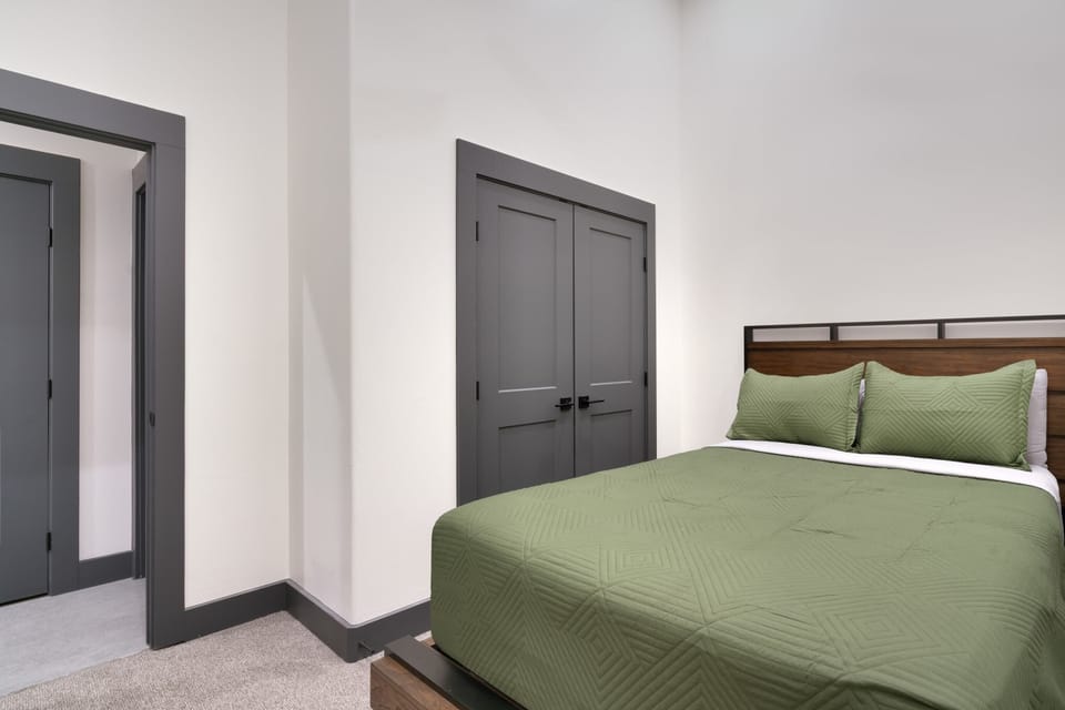 Guest Bedroom #1 (Queen)
