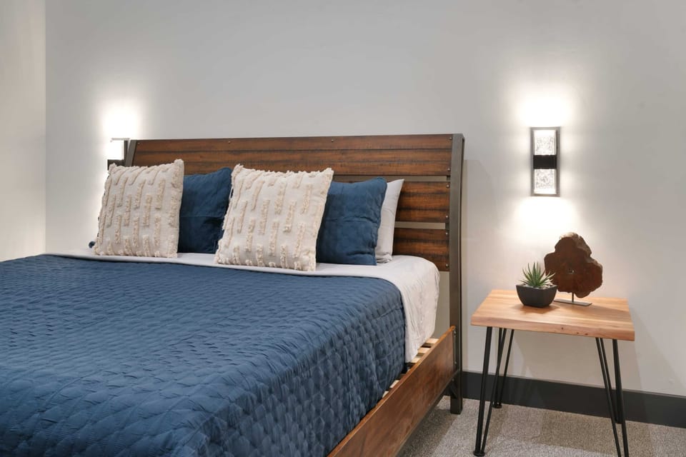 Guest Bedroom (King)