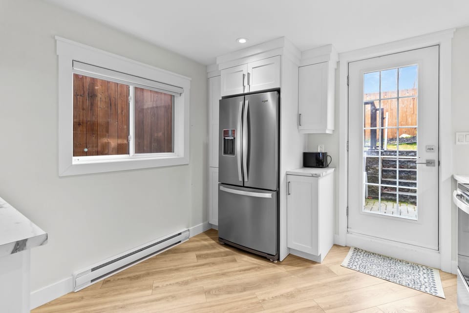 Cook and connect in this bright and welcoming kitchen! Complete with stainless steel appliances, abundant natural light, and easy backyard access—perfect for culinary adventures.