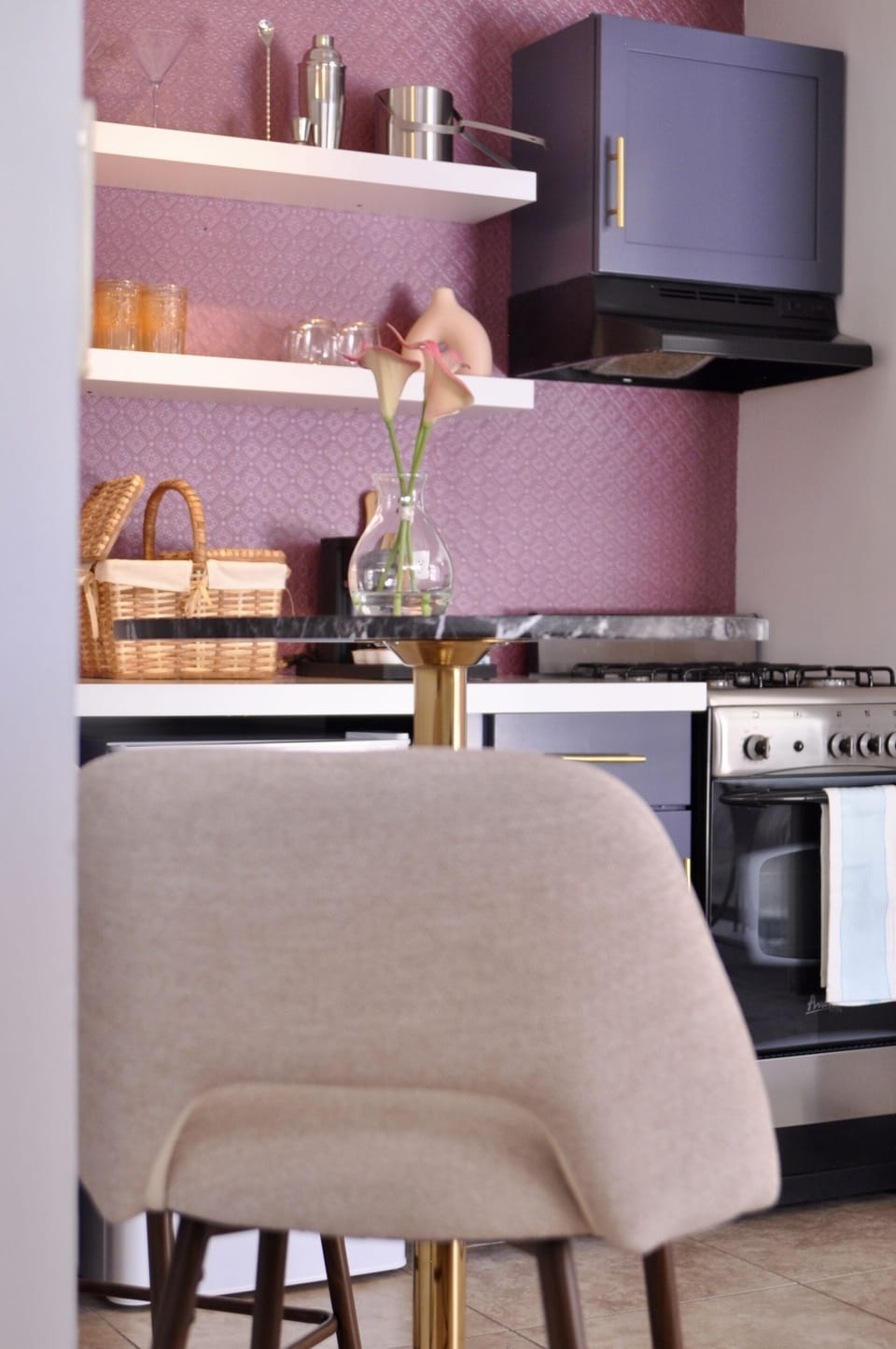 Thoughtfully designed: Everything you need for quick bites in your private space.