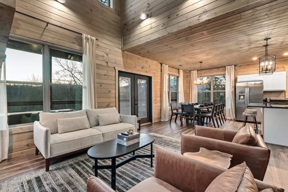 Bright, airy space with sleek furniture and stunning mountain views—perfect for relaxation!
