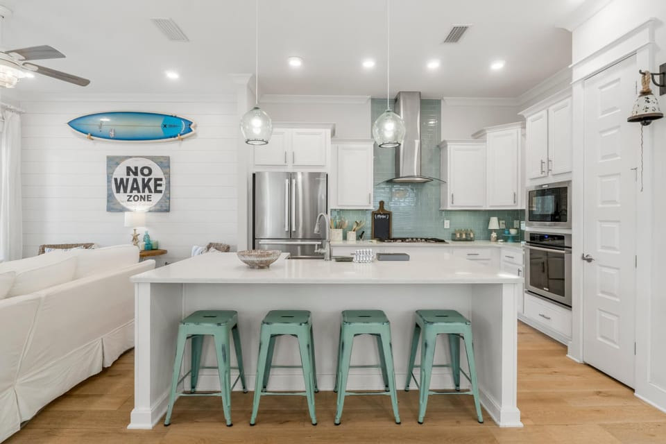 Kitchen with Breakfast Bar