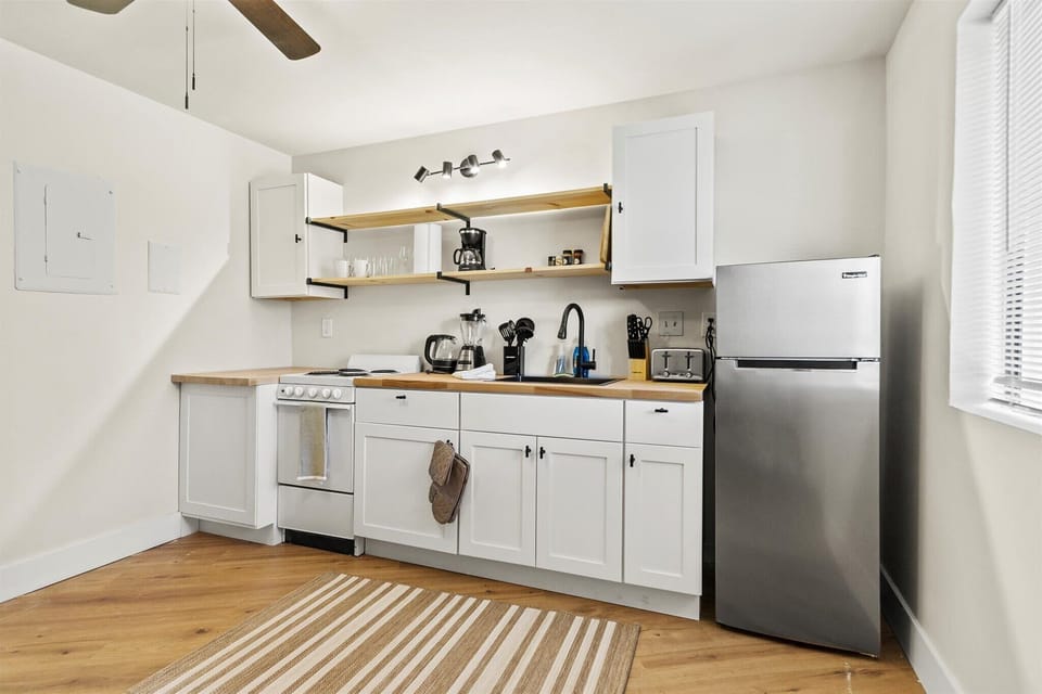 Fully equipped kitchen area