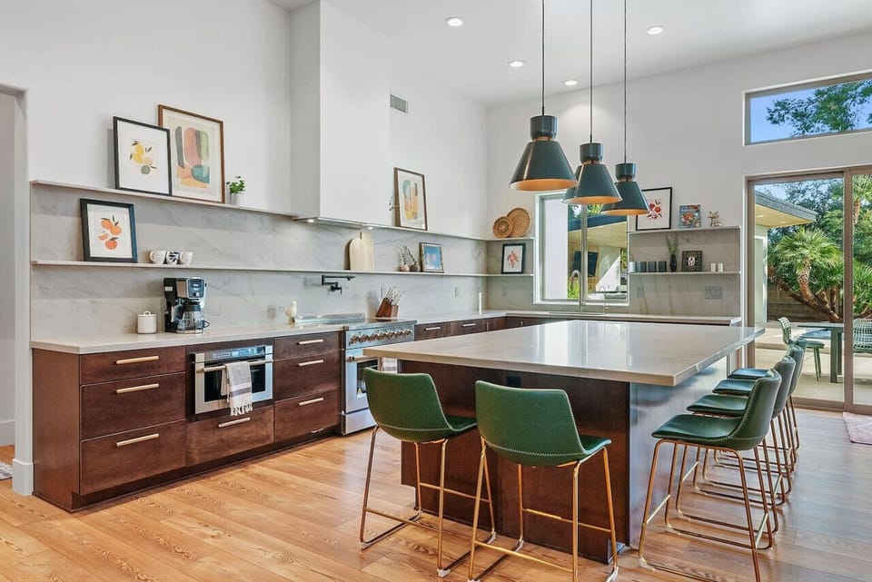 This modern kitchen and minimalist dining will definitely boost your appetite!