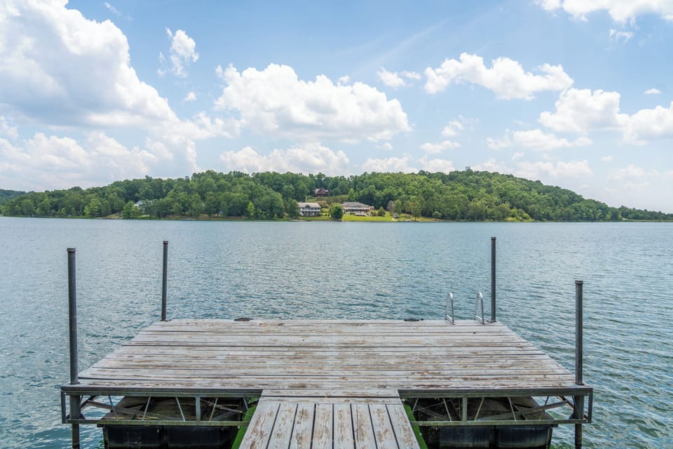 Panoramic view of Diamon Lake on the dock